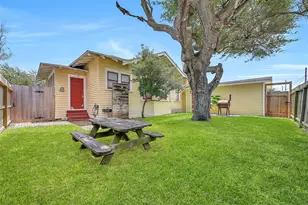 3228 Ave R 1/2, Galveston, TX 77550 - Photo 31