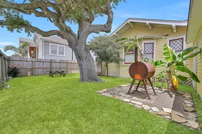 3228 Avenue R 1/2, Galveston, TX 77550 - Photo 33