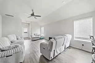 310 Hbr Bnd Ct, Willis, TX 77378 - Photo 5