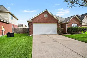 1014 Sapling Crest Ct, Fresno, TX 77545 - Photo 3