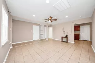 5202 Pensdale St, Houston, TX 77033 - Photo 9