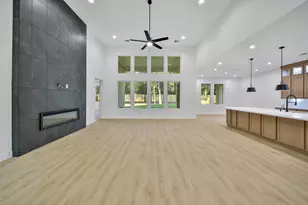 352 Louvenia Ct, Pinehurst, TX 77362 - Photo 3