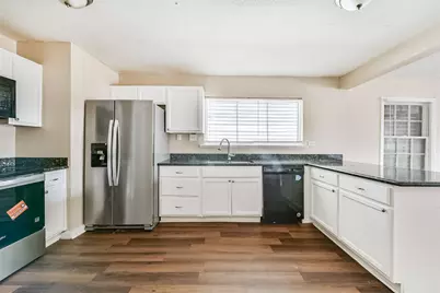 711 8th Avenue N, Texas City, TX 77590 - Photo 5