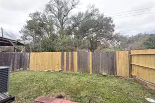 10906 Panther Ct, Houston, TX 77099 - Photo 19