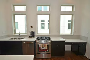 2713 Clay St, Houston, TX 77003 - Photo 9