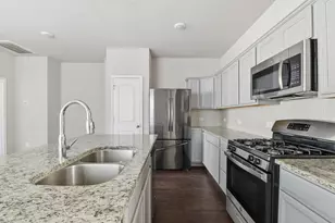 115 Austin Rd, Angleton, TX 77515 - Photo 9