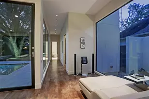 721 E Creekside Ln, Houston, TX 77024 - Photo 9