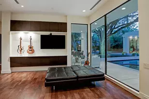 721 E Creekside Ln, Houston, TX 77024 - Photo 11