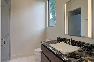 721 E Creekside Ln, Houston, TX 77024 - Photo 23