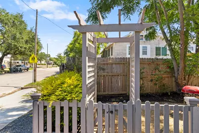 1311 37th Street, Galveston, TX 77550 - Photo 23