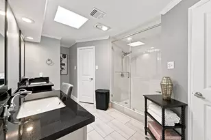 419 E Fair Harbor Ln, Houston, TX 77079 - Photo 15