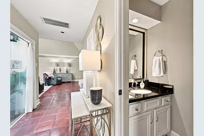 419 E Fair Harbor Lane, Houston, TX 77079 - Photo 9