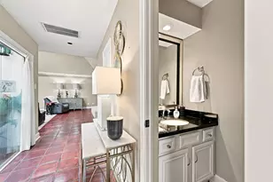419 E Fair Harbor Ln, Houston, TX 77079 - Photo 9