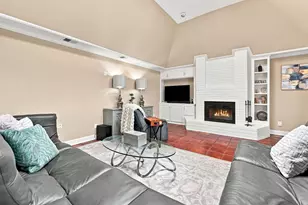 419 E Fair Harbor Ln, Houston, TX 77079 - Photo 19