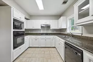 409 Pecore St, Houston, TX 77009 - Photo 11