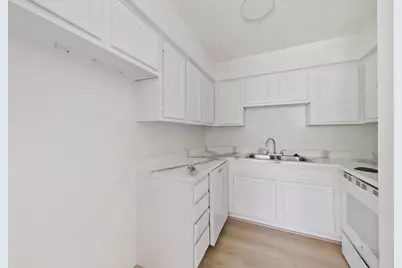 700 Lyle West Avenue #B, Cleveland, TX 77327 - Photo 5