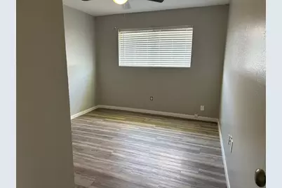 221 Austin Street, Angleton, TX 77515 - Photo 5