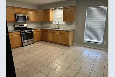 221 Austin Street, Angleton, TX 77515 - Photo 3