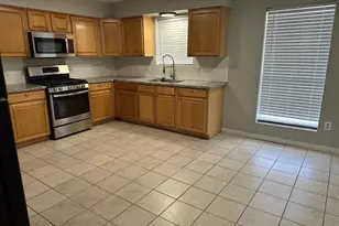 221 Austin St, Angleton, TX 77515 - Photo 3