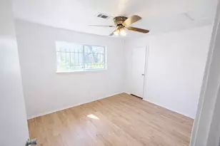 10818 Long Gate Dr, Houston, TX 77047 - Photo 5