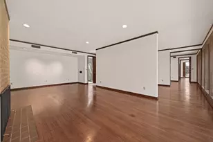 10614 Fairlane Dr, Houston, TX 77024 - Photo 9