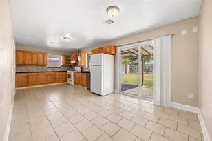 2018 Woodvine Dr, Houston, TX 77055 - Photo 7