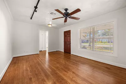 2018 Woodvine Drive, Houston, TX 77055 - Photo 5