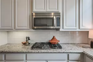 266 E 28th St, Houston, TX 77008 - Photo 9