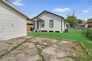 115 E James St, Baytown, TX 77520 - Photo 9