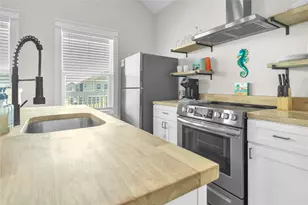 1079 Cedar Ln, Gilchrist, TX 77617 - Photo 17