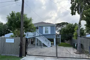 1130 10th St, Dickinson, TX 77539 - Photo 1