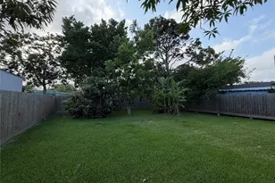1130 10th St, Dickinson, TX 77539 - Photo 19