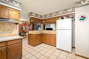 357 W Castle Harbour Dr, Friendswood, TX 77546 - Photo 11