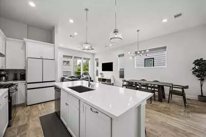 2804 Grand Fountains Drive #B, Houston, TX 77054 - Photo 3