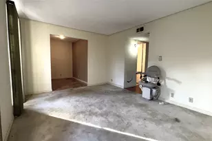 11002 Hammerly Blvd, Houston, TX 77043 - Photo 5