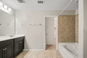13211 Barrington Oaks Cir, Houston, TX 77044 - Photo 19