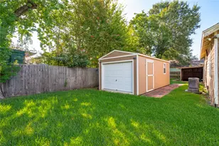 322 N Logan St, Texas City, TX 77590 - Photo 29