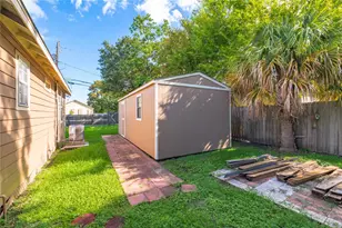 322 N Logan St, Texas City, TX 77590 - Photo 27