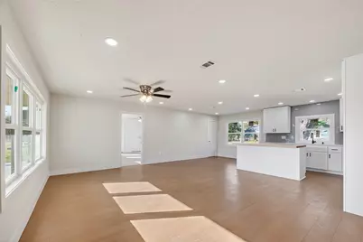 5707 Lyndhurst Drive, Houston, TX 77033 - Photo 5