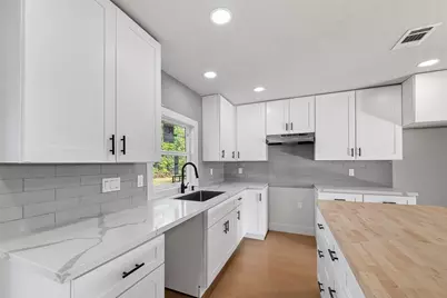 5707 Lyndhurst Drive, Houston, TX 77033 - Photo 13