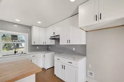 5707 Lyndhurst Drive, Houston, TX 77033 - Photo 11