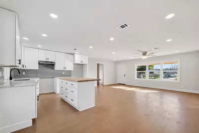 5707 Lyndhurst Drive, Houston, TX 77033 - Photo 9