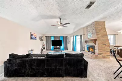 807 Highland Woods Drive, Highlands, TX 77562 - Photo 5