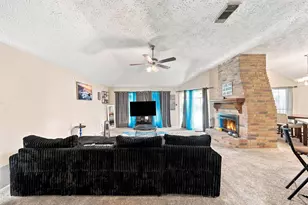 807 Highland Woods Dr, Highlands, TX 77562 - Photo 5
