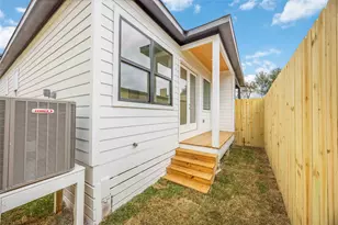 422 E 41st St, Houston, TX 77022 - Photo 29