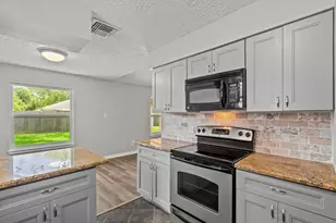 310 Windward Dr, League City, TX 77573 - Photo 3