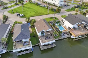 223 Kona Dr, Tiki Island, TX 77554 - Photo 43
