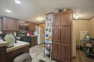 1006 W Toledo St, Seadrift, TX 77983 - Photo 7