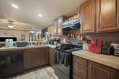 1006 W Toledo Street, Seadrift, TX 77983 - Photo 9