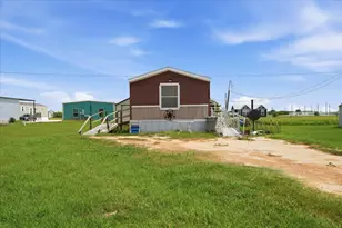 1006 W Toledo St, Seadrift, TX 77983 - Photo 25